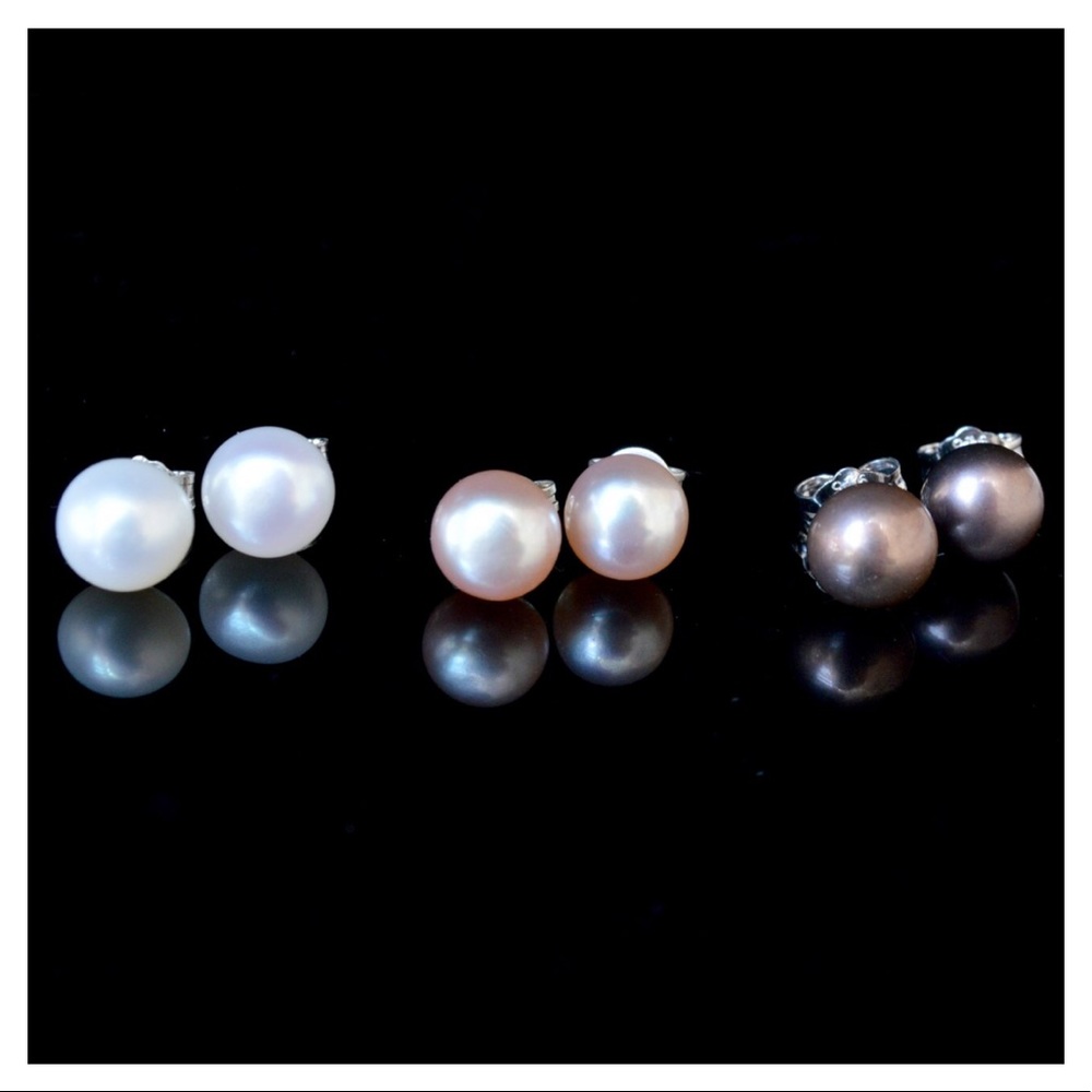 Essential 7mm Cultured Pearl Stud Earrings - Picture 4 of 5